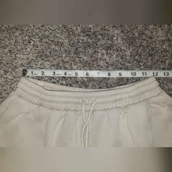 Mable| Sweatpant Rolled Leg Shorts - Picture 2 of 6